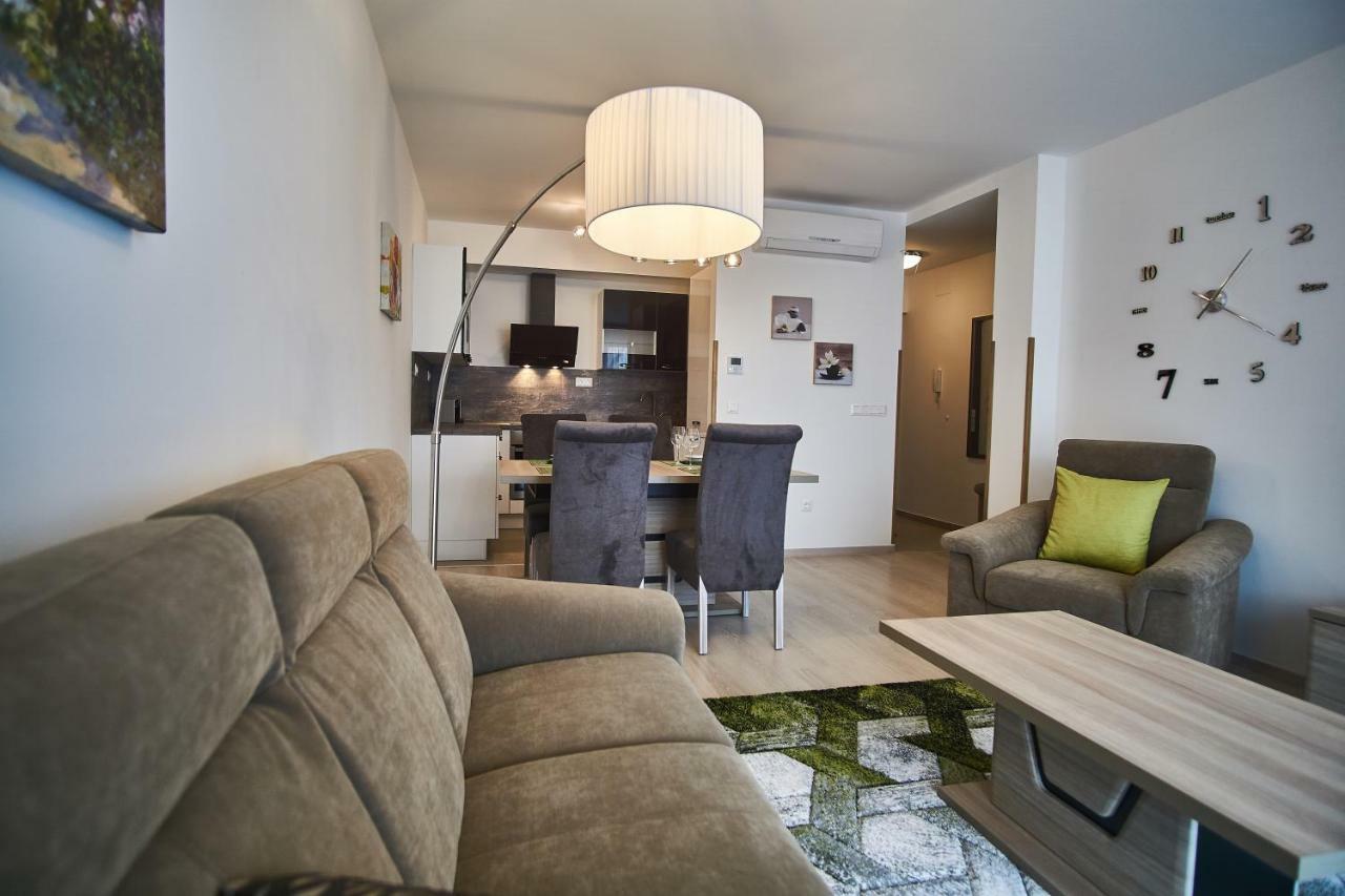 Azur Apartments - Hostaid Шіофок Екстер'єр фото