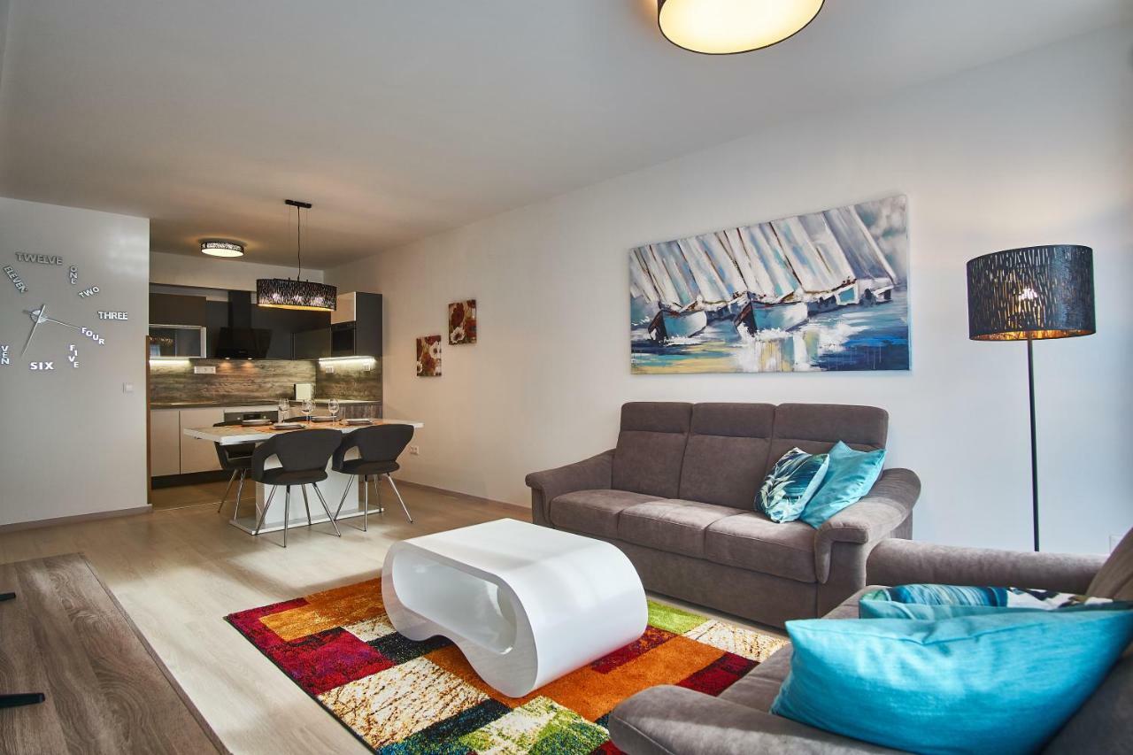 Azur Apartments - Hostaid Шіофок Екстер'єр фото