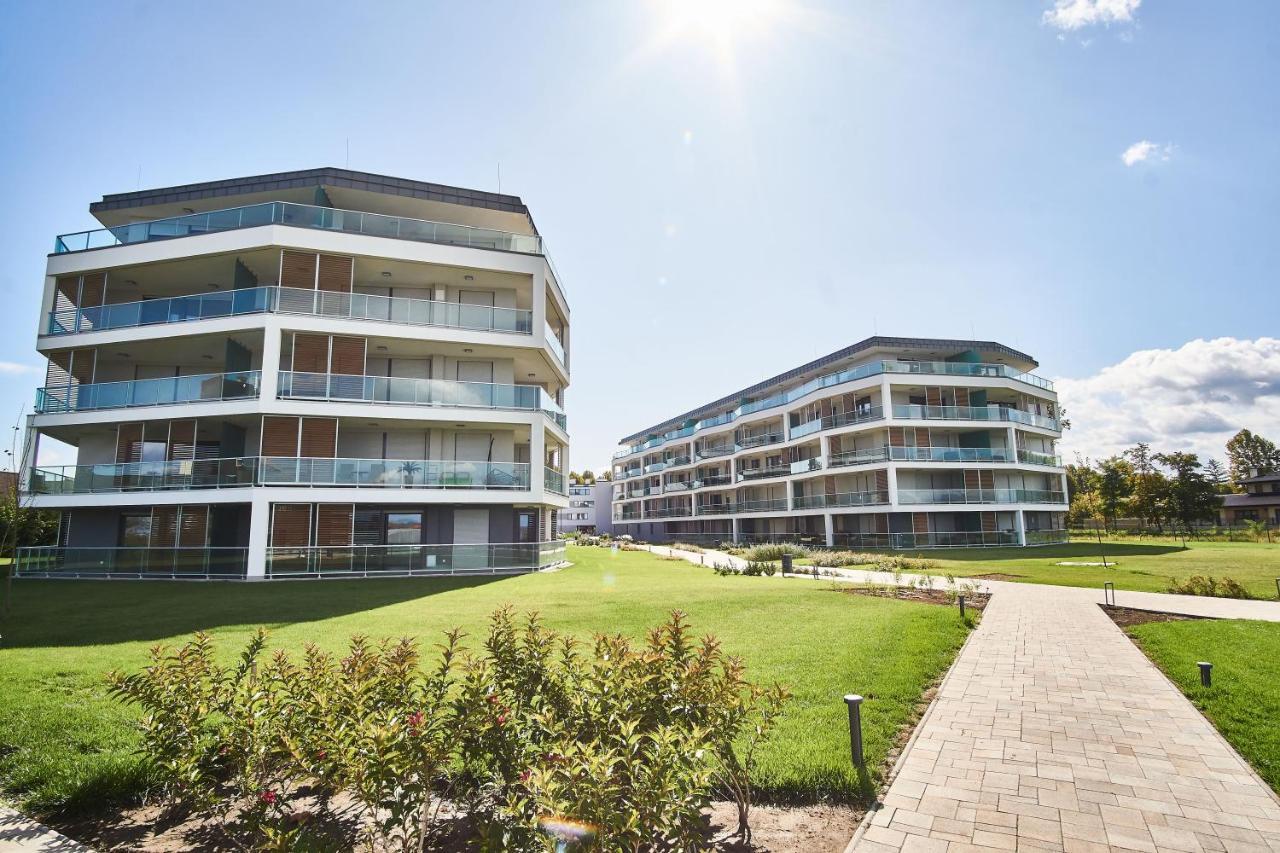 Azur Apartments - Hostaid Шіофок Екстер'єр фото