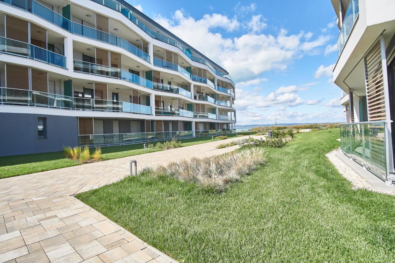 Azur Apartments - Hostaid Шіофок Екстер'єр фото